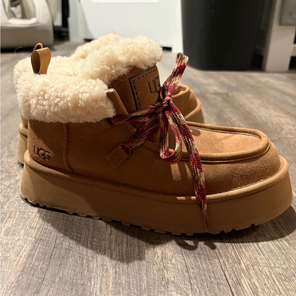 UGG womens Tan Boots with Cream Lining